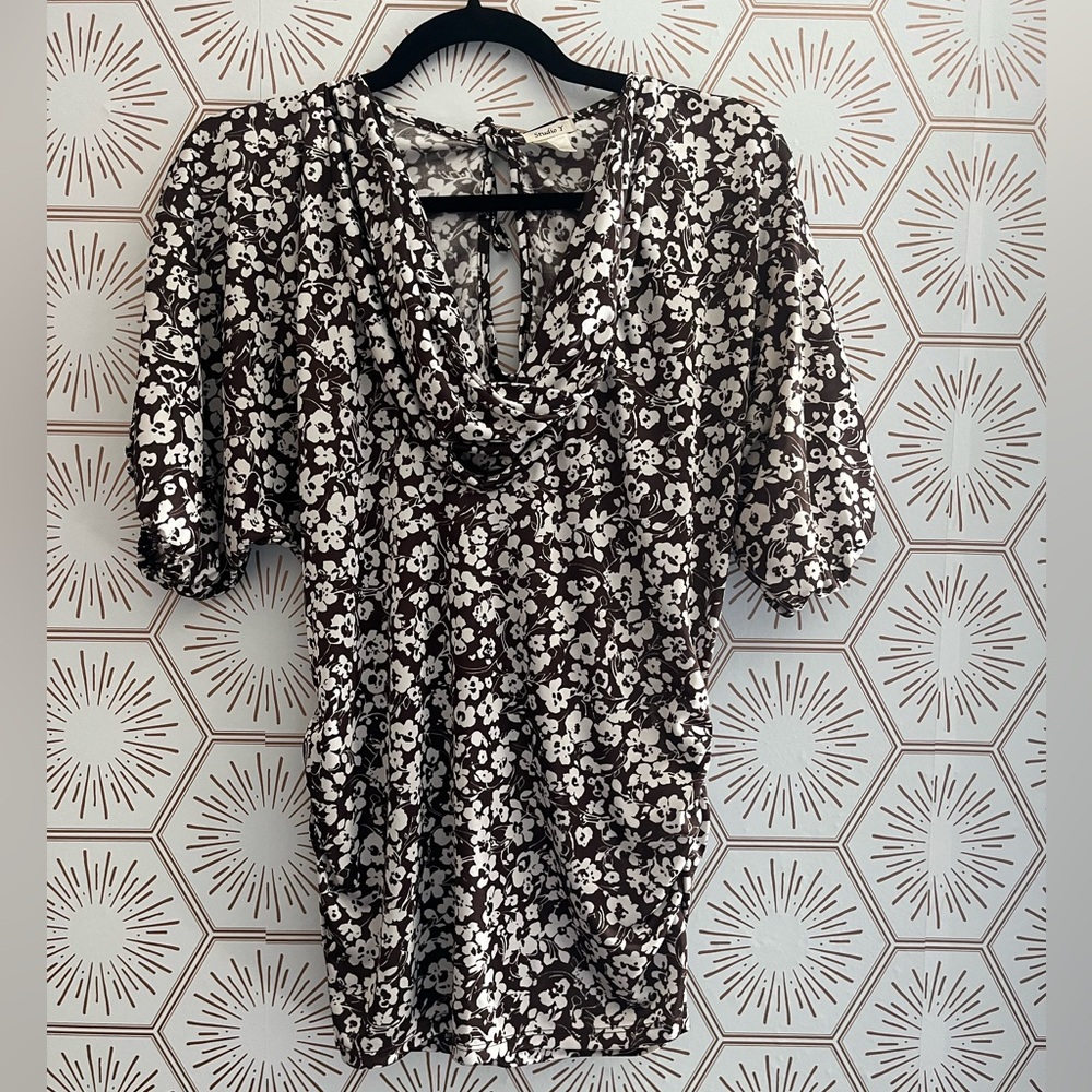 Maurices Brown floral keyhole blouse